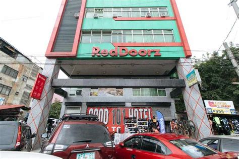 RedDoorz near Quiapo Church Manila.